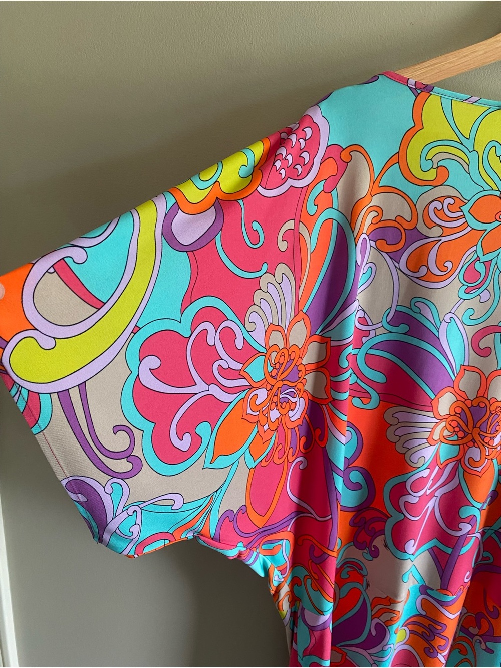 Trina Turk Multicolor Floral V-Neck Tunic - Picture 9 of 11